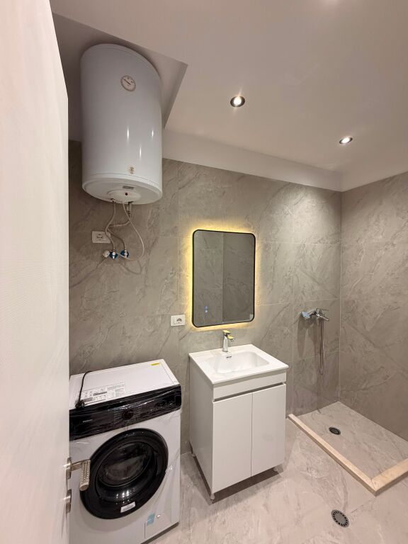 🏡 Appartamento 1+1 in vendita presso i Dormitori di Ingegneria delle Costruzioni  Appartamento 1+1, con una superficie di 60 m², situato al 2° piano, in un edificio costruito nel 2017.  📍 Zona: Dormitori di Ingegneria delle Costruzioni 🏢 Edificio del 2017 📐 Superficie: 60 m² 🛏️ Tipologia: 1+1 🏷️ Prezzo: 158.000 €