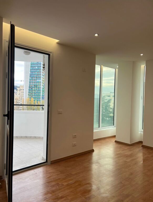 Ambasciata Americana - Ufficio in Affitto 190m2 Palazzo con Ascensore L'ambiente si trova in un palazzo ben amministrato con ascensore e ha una superficie di 190m2 6° Piano Adatto per cliniche mediche, cliniche dentali, ufficio notarile, call center ecc.