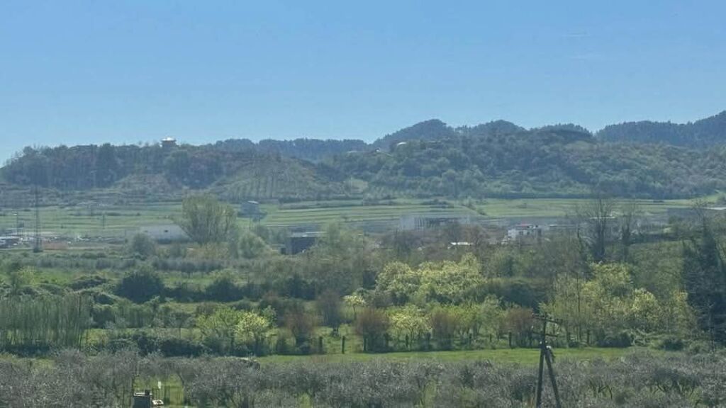 OCCASIONE! VENDESI PRIVATO IN VENDITA 2 PIANI + 600M TERRENO - MEZEZ, TIRANA