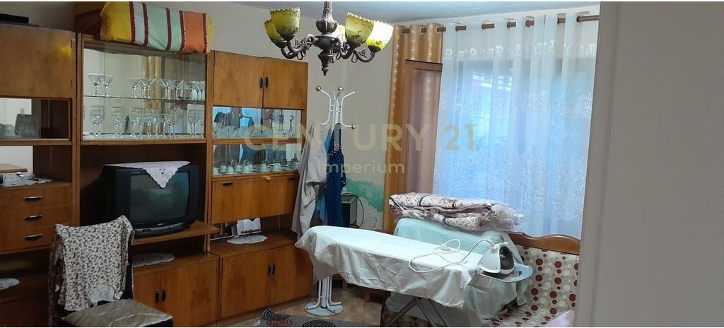 Shtëpi 1+1 Në Shitje në Elbasan Qender - 100.000 euro