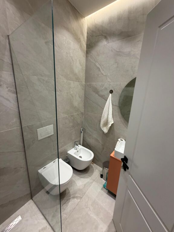 🏡 *APARTAMENT MODERN 1+1 ME QIRA – ASTIR*