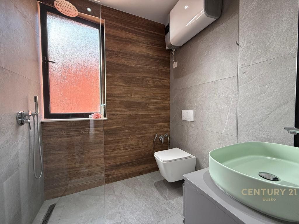APPARTAMENTO MODERNO 2+1, NELLA RESIDENZA CITY VIEW SHKOZE!! 620 € /Mese