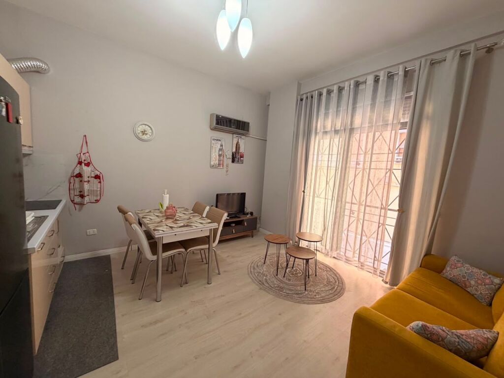 🏡 Apartament 1+1 për Shitje – Plazh prane Hotel Palace, Durrës