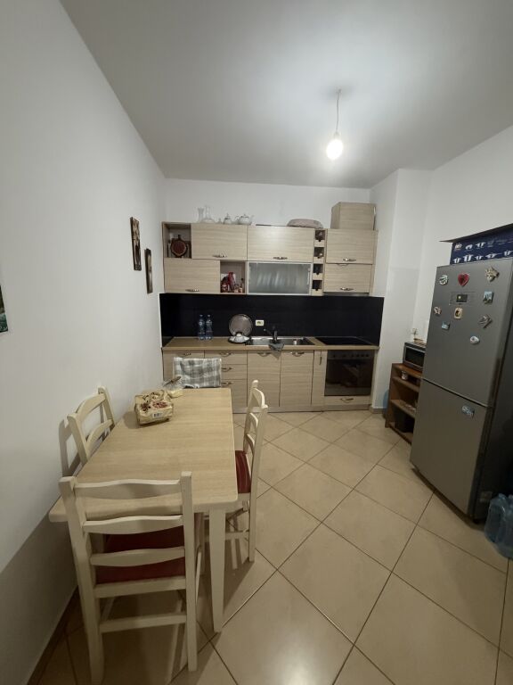 1+1, peti street dry lake, 400 thousand leke