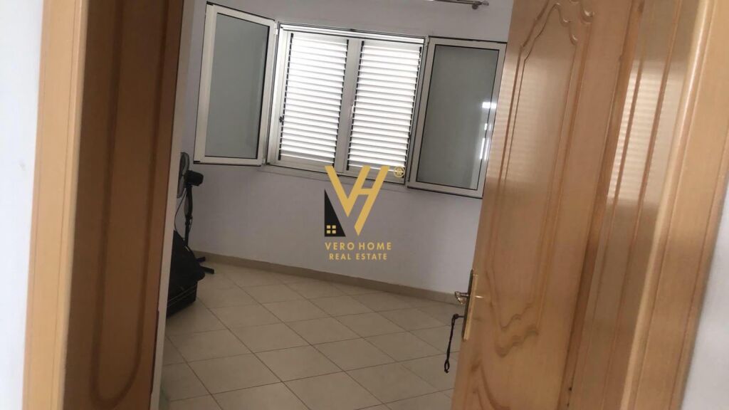 AFFITTASI APPARTAMENTO 2+1+BLK VICINO ALL'EX PARCO 50.000 LEKE