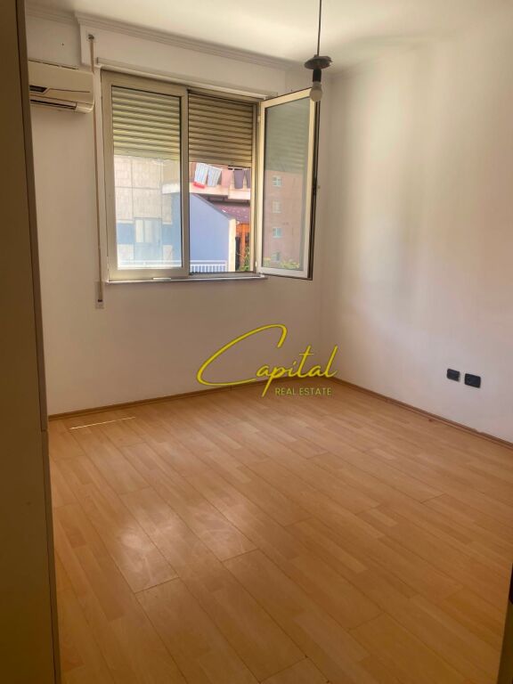 ZYRE ME QIRA 92 M2 PAZARI I RI 60.000 LEKE