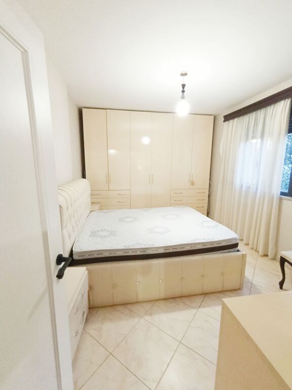 Apartament 1+1 me Qira | Rruga e Kavajës, Kajo Karafili | Pranë Qendrës 700 € /Muaj 70,000 Lekë /Muaj
