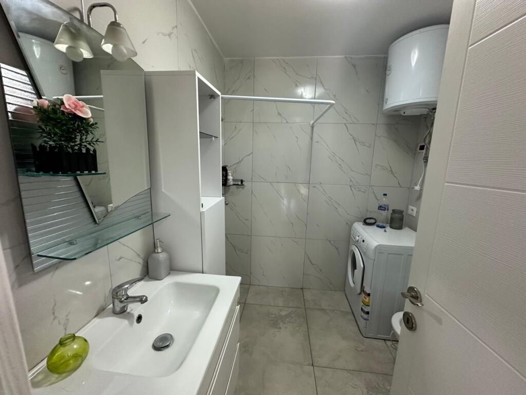 🏢Xhamllik appartamento 1+1, arredato, in affitto. 50.000 Leke   