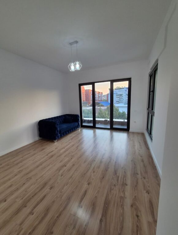 IN AFFITTO – 2+1 IN SQUARE 21! CON VISTA SULLA STRADA