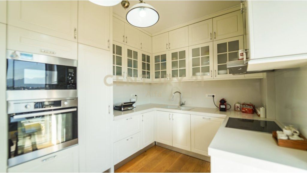 Shitet apartament 4+1+3 tualete dhe 2 poste parkimi- LIQENI ARTIFICIAL
