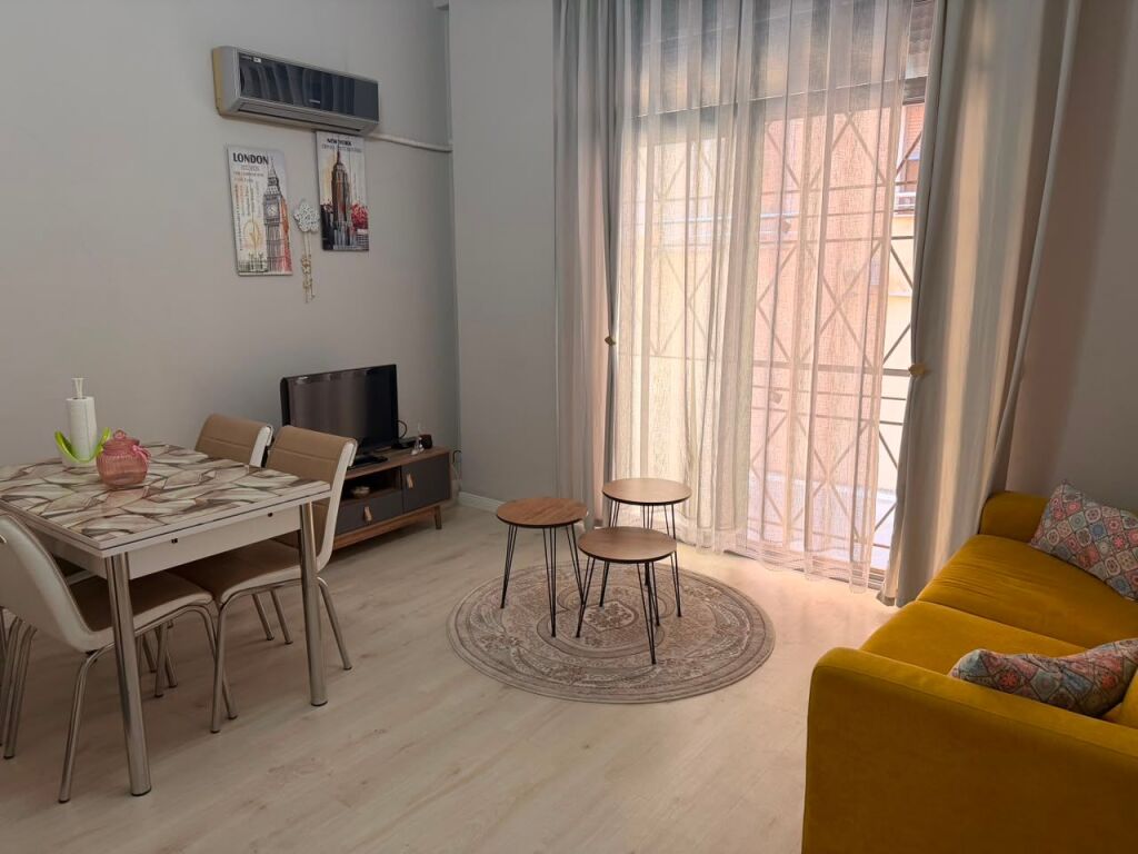 🏡 Apartament 1+1 për Shitje – Plazh prane Hotel Palace, Durrës