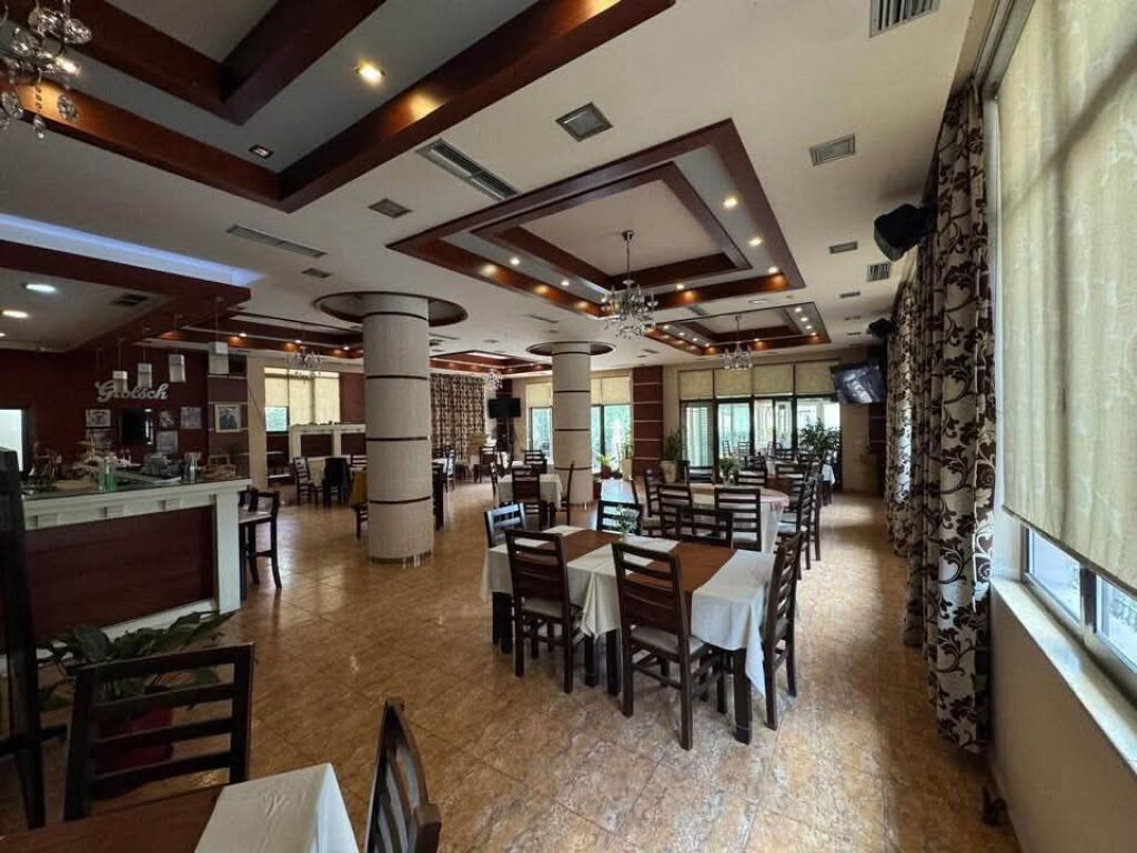 BAR-RESTAURANT FOR RENT IN WORKING CONDITION - PORCELAN TIRANA