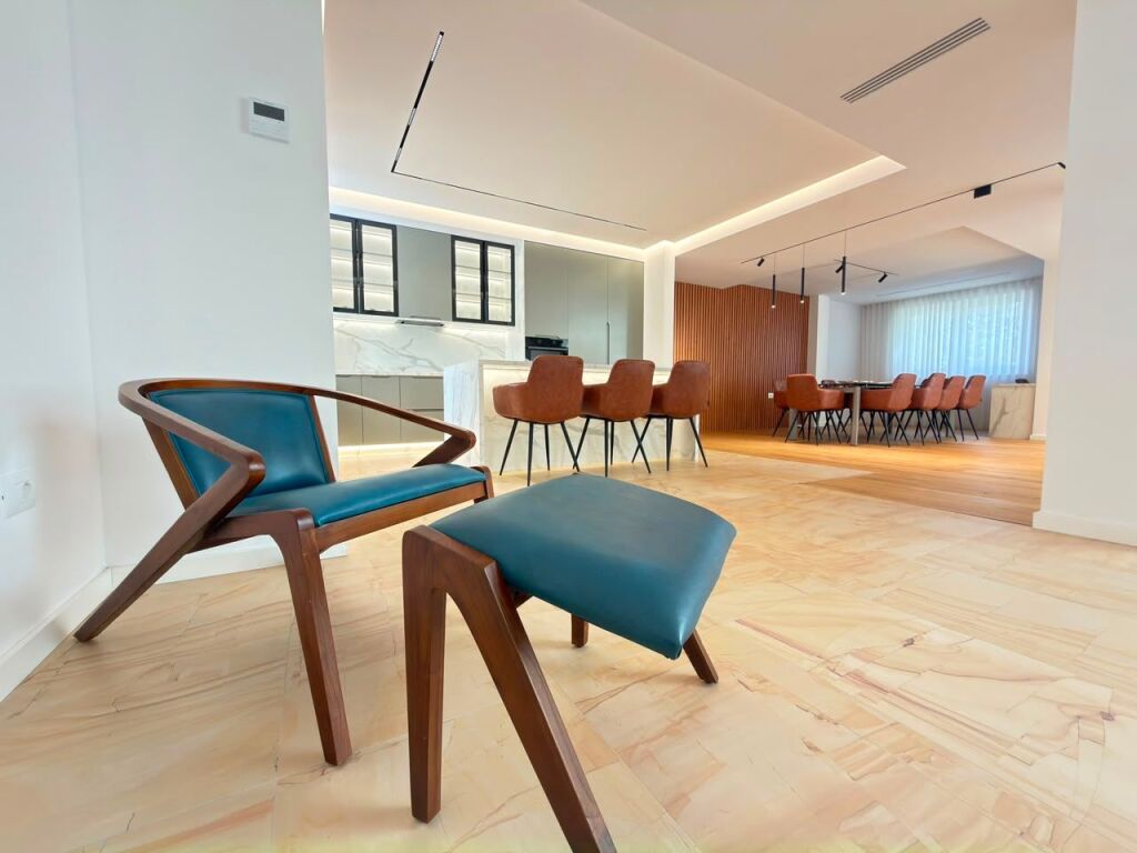 🏡 *Vilë Luksoze Moderne me Qira – Petrelë*