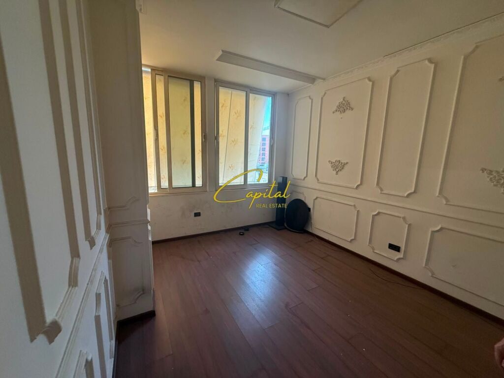 AMBIENT BIZNESI ME QIRA 240 M2 RRUGA FERIT XHAJKO 2.300 EURO