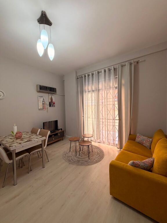 🏡 Apartament 1+1 për Shitje – Plazh prane Hotel Palace, Durrës