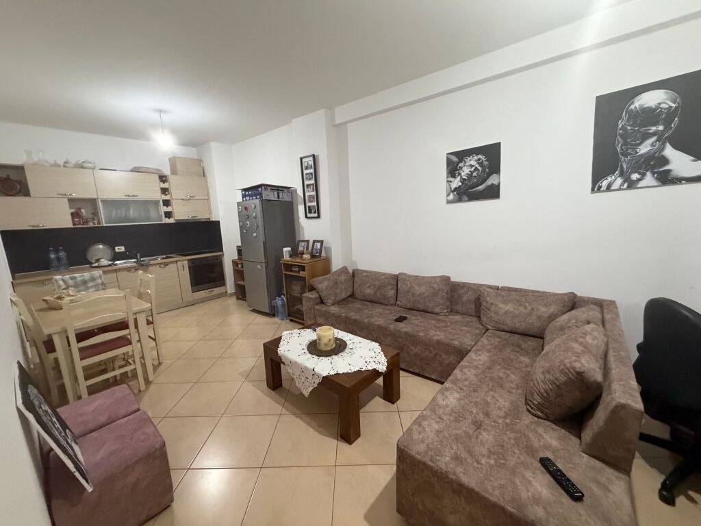 1+1, peti street dry lake, 400 thousand leke