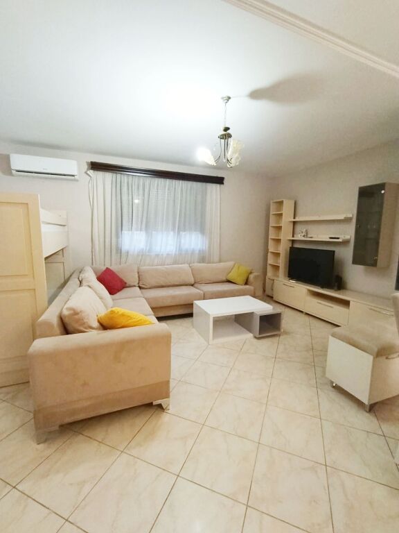 Apartament 1+1 me Qira | Rruga e Kavajës, Kajo Karafili | Pranë Qendrës 700 € /Muaj 70,000 Lekë /Muaj
