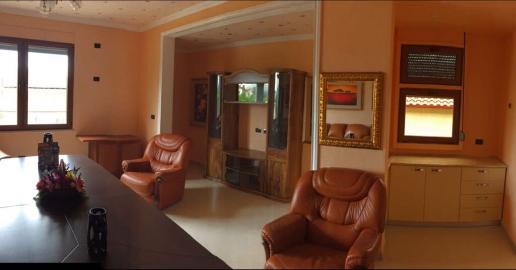 Shitet Vile 4-Kate ne Institut , prane Shehu Dental Clinic .