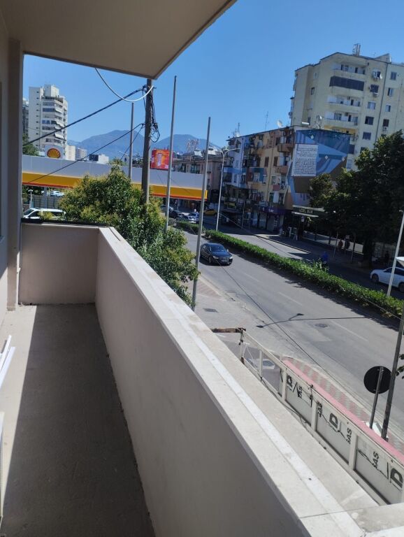 Rent | Ambjent Biznesi | Zogu i Zi | 600 €/month