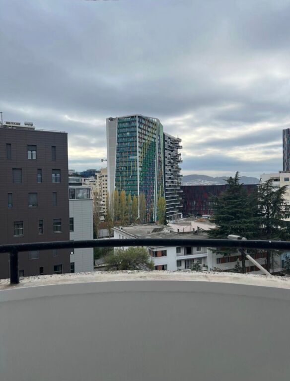 Ambasciata Americana - Ufficio in Affitto 190m2 Palazzo con Ascensore L'ambiente si trova in un palazzo ben amministrato con ascensore e ha una superficie di 190m2 6° Piano Adatto per cliniche mediche, cliniche dentali, ufficio notarile, call center ecc.