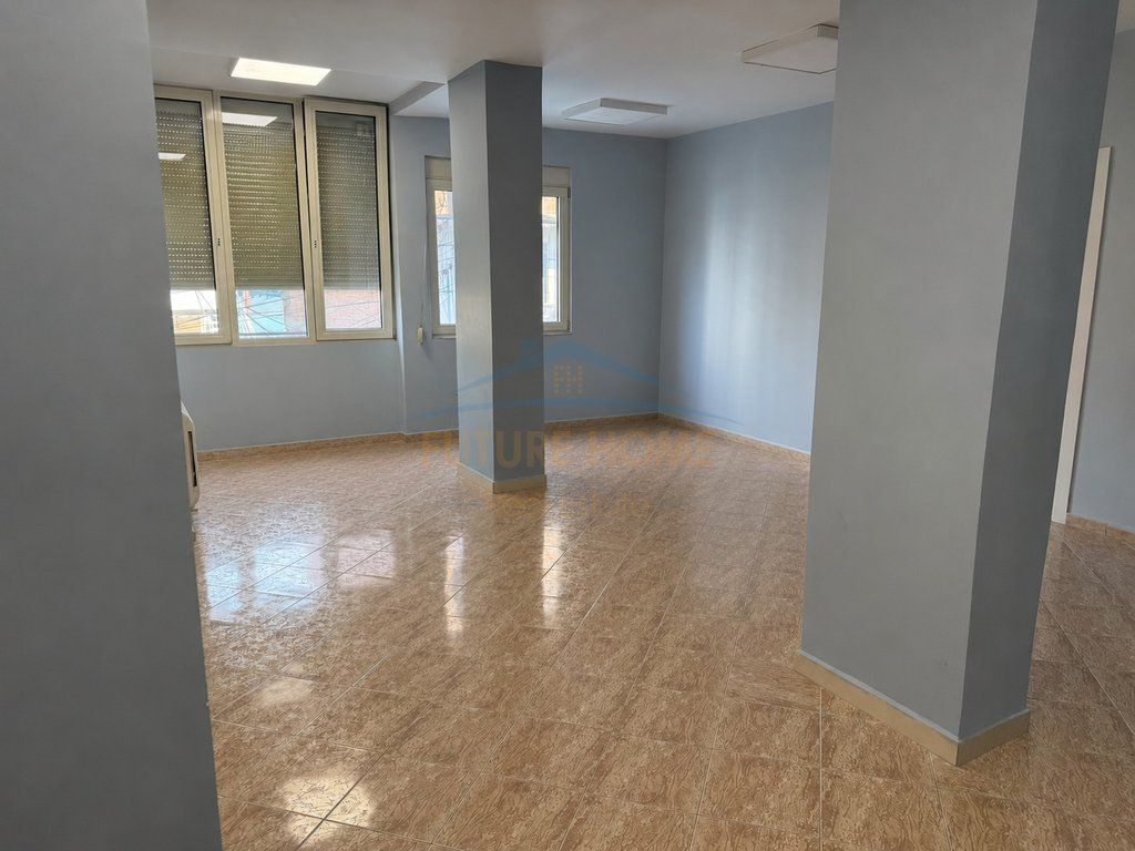 Rent, Business Premises, New Bazaar, Tirana.