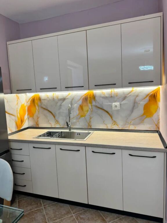 Jepet Me Qera Apartament 1+1+1 Ballkon