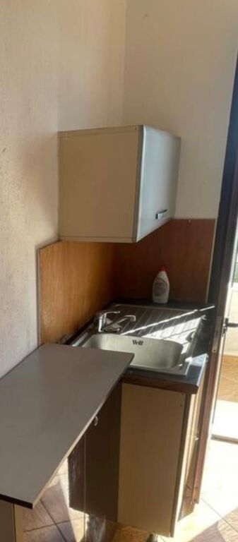 GARSIONERE 17000 LEKE.VILAT GJERMANE