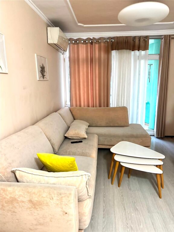 🏡 Jepet Apartament me Qera tek Komuna e Parisit, 700 mije leke