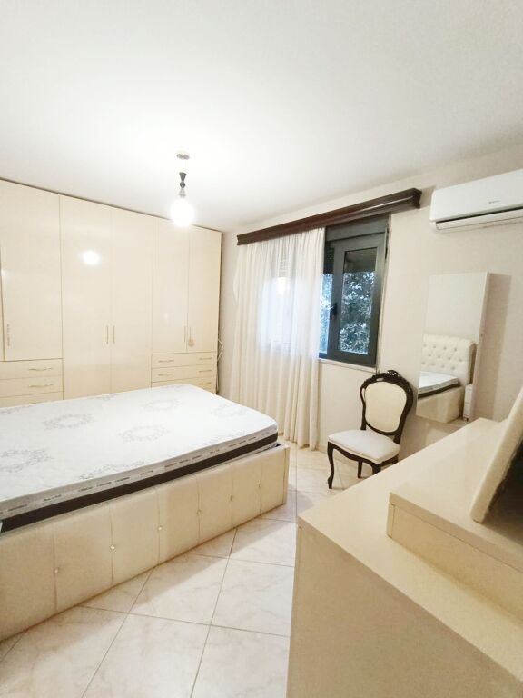 Apartament 1+1 me Qira | Rruga e Kavajës, Kajo Karafili | Pranë Qendrës 700 € /Muaj 70,000 Lekë /Muaj