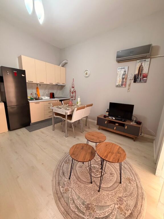 🏡 Apartament 1+1 për Shitje – Plazh prane Hotel Palace, Durrës