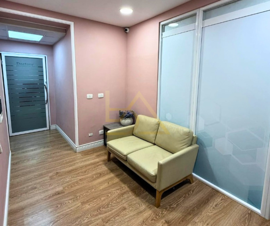Ufficio in Affitto – Bllok, Tirana