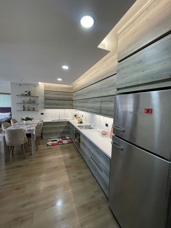 🏡 *Apartament 2+1 me Qira – Komuna e Parisit, pranë Kika 2*