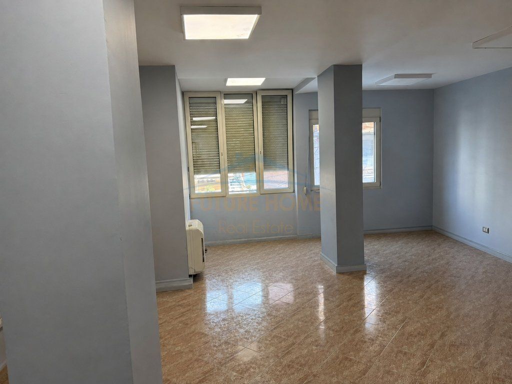Rent, Business Premises, New Bazaar, Tirana.