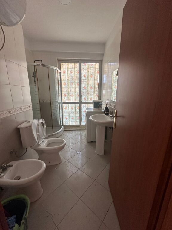 Jepet me qira apartament  2+1 me verandë – Selvia, Tiranë