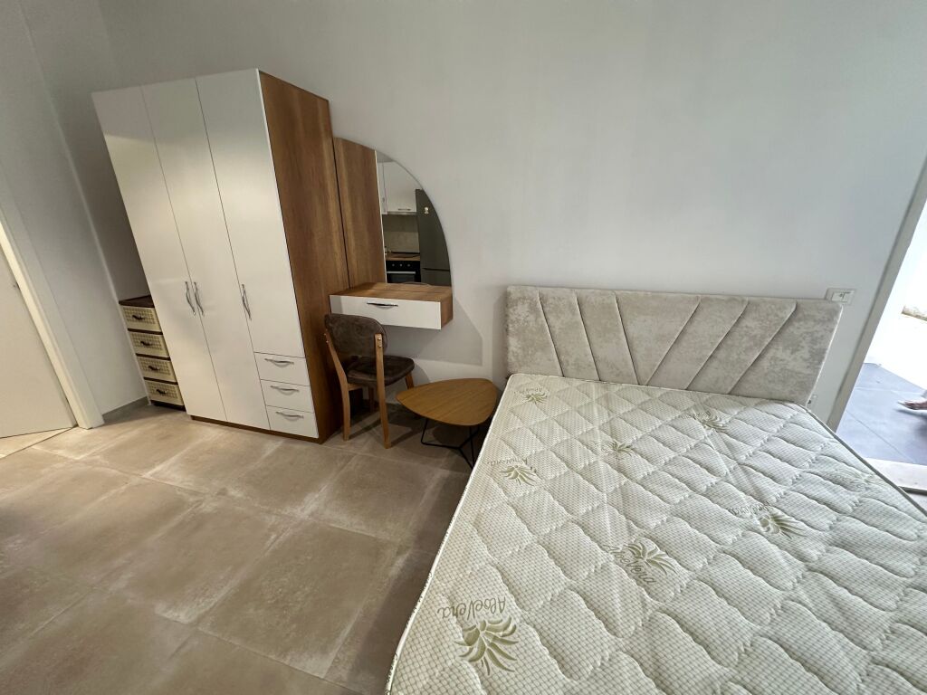 Monolocale in affitto 350€ lago secco via Eduard Mano