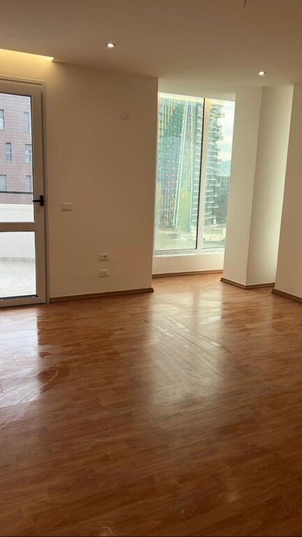 Ambasciata Americana - Ufficio in Affitto 190m2 Palazzo con Ascensore L'ambiente si trova in un palazzo ben amministrato con ascensore e ha una superficie di 190m2 6° Piano Adatto per cliniche mediche, cliniche dentali, ufficio notarile, call center ecc.