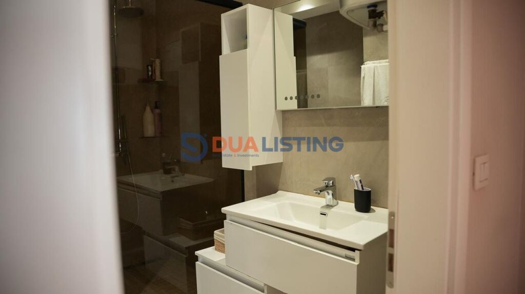 We sell a 3+1+2 apartment near Elbasan street, Mihal Grameno school!