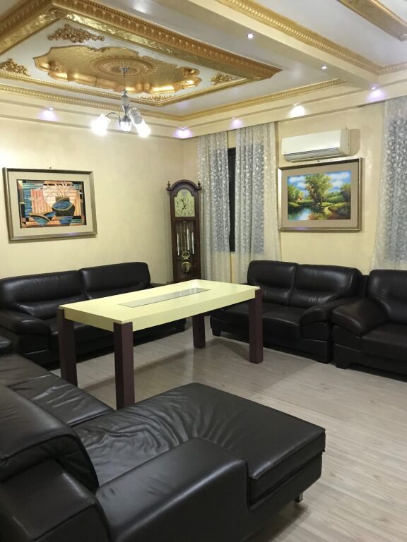 Shitet Vile 4-Kate ne Institut , prane Shehu Dental Clinic .