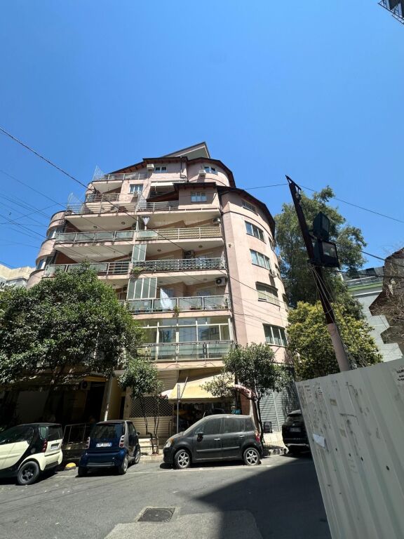 Jepet me qira apartament  2+1 me verandë – Selvia, Tiranë