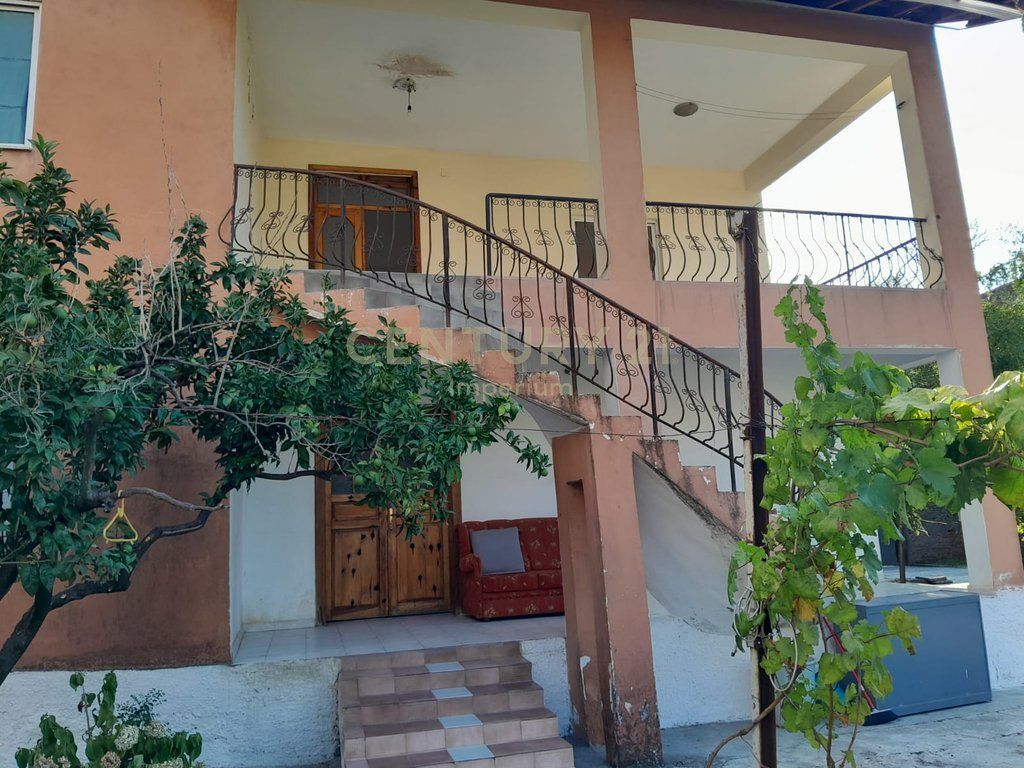 Jepet me qira kati i parë i një vile 2-katëshe në Misto Mame. 370 € /Muaj 350,000 Lekë /Muaj