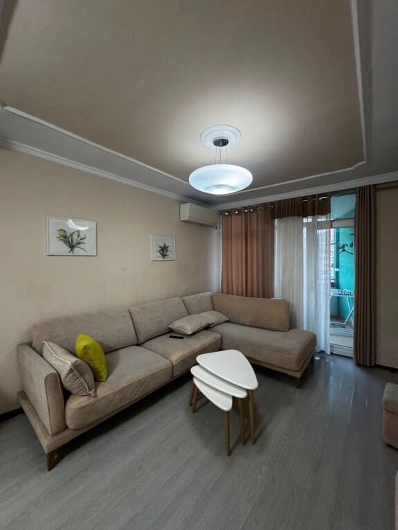 🏡 Jepet Apartament me Qera tek Komuna e Parisit, 700 mije leke