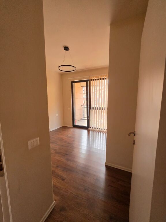 🏡 Ambient biznesi me qera  📍Komuna e Parisit, Rruga e Kosovarëve 💰Çmimi: 70.000 Lekë/Muaj
