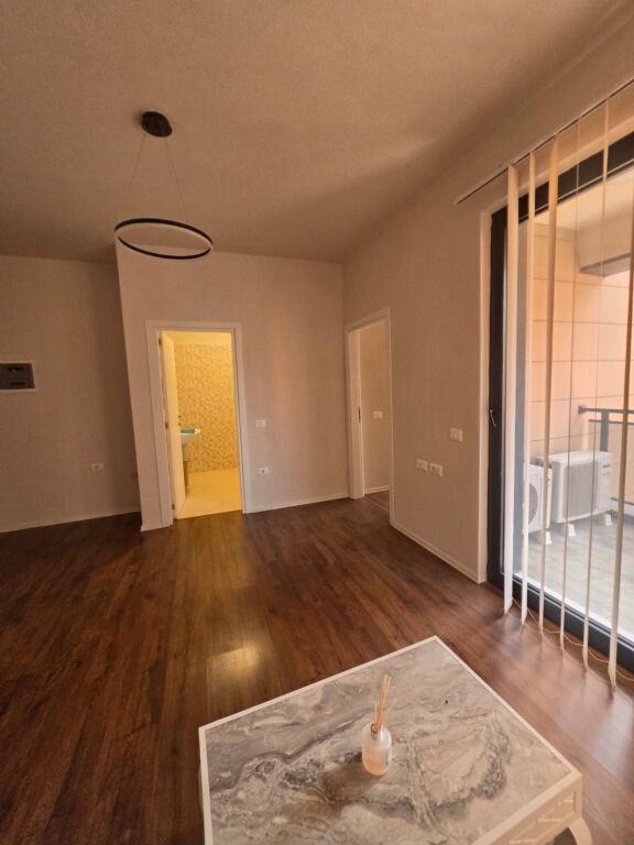 🏡 Ambient biznesi me qera  📍Komuna e Parisit, Rruga e Kosovarëve 💰Çmimi: 70.000 Lekë/Muaj
