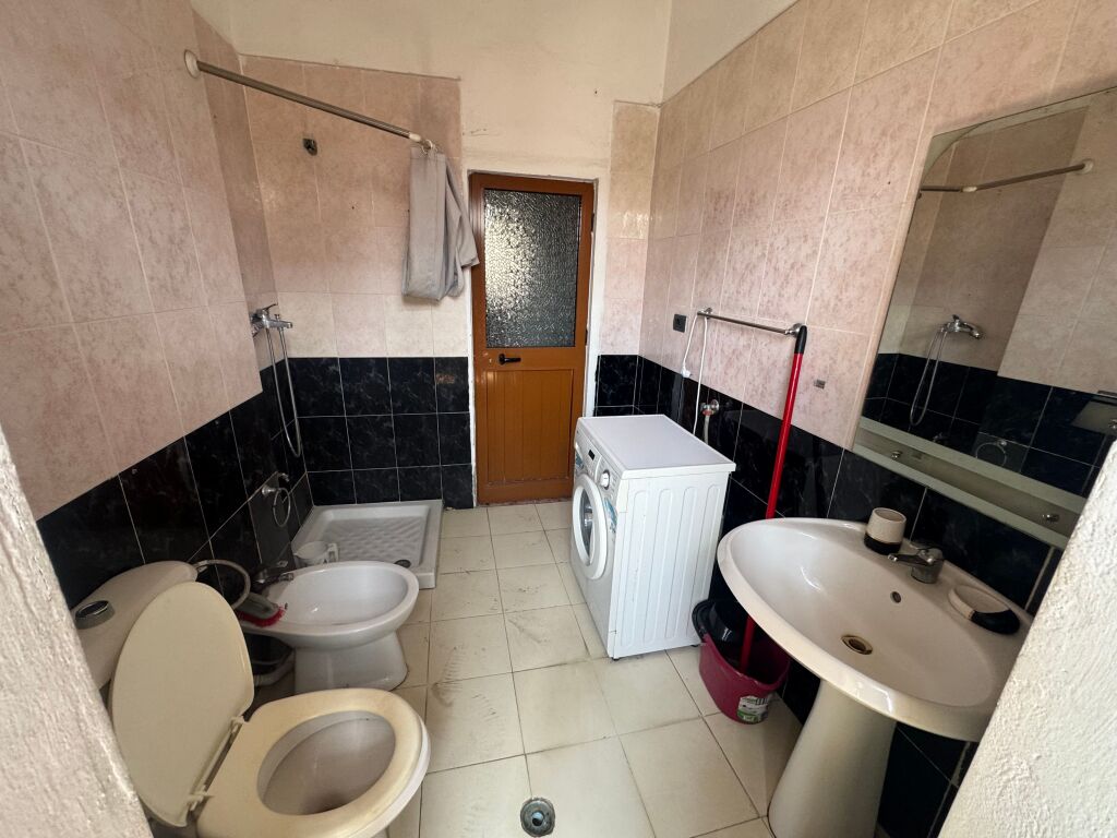 Vendesi in vendita 1+1 a Durazzo vicino a Pranvera