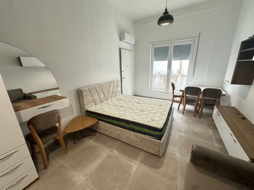Monolocale in affitto 350€ lago secco via Eduard Mano