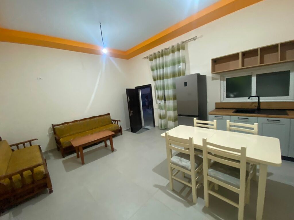 Apartament 1+1 per qera Kombinat !