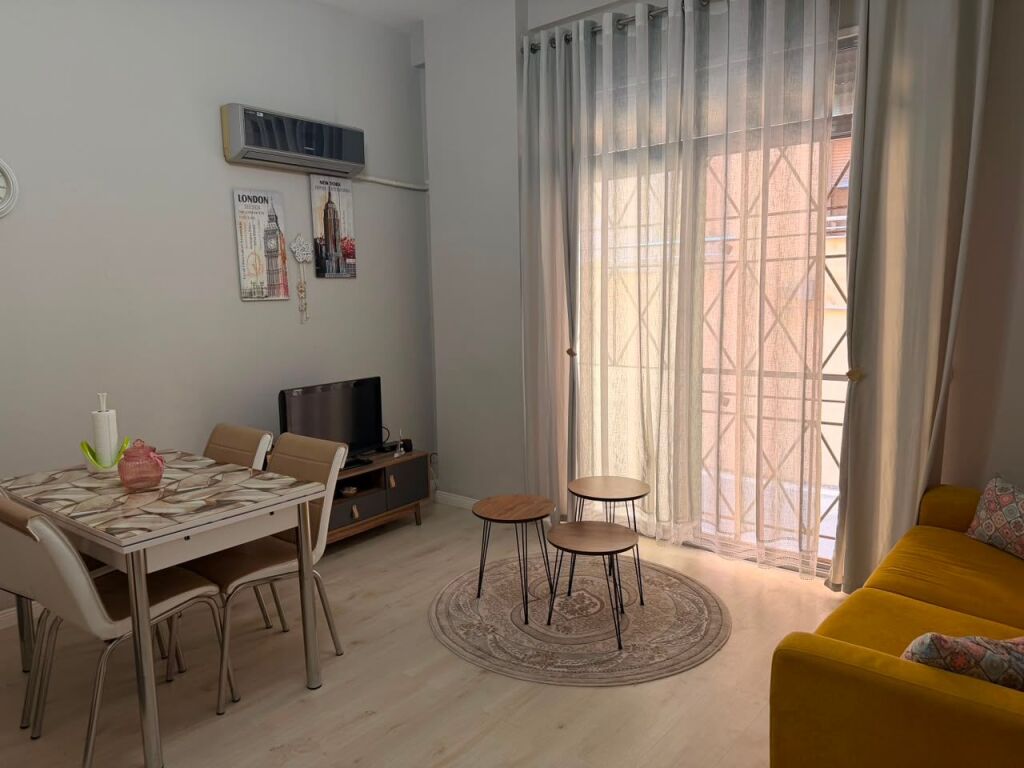 🏡 Apartament 1+1 për Shitje – Plazh prane Hotel Palace, Durrës