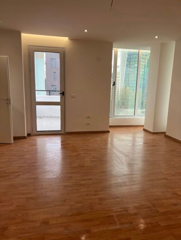 Ambasciata Americana - Ufficio in Affitto 190m2 Palazzo con Ascensore L'ambiente si trova in un palazzo ben amministrato con ascensore e ha una superficie di 190m2 6° Piano Adatto per cliniche mediche, cliniche dentali, ufficio notarile, call center ecc.