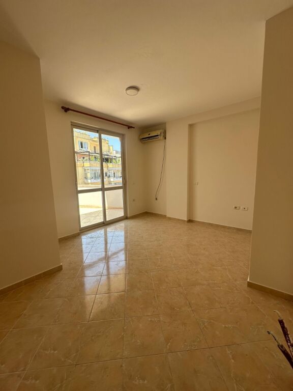 Jepet me qira apartament  2+1 me verandë – Selvia, Tiranë