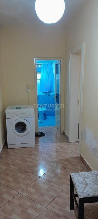 Shtëpi 1+1 Në Shitje në Elbasan Qender - 100.000 euro